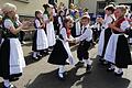 Tracht und Tanz: Die Kindertanzgruppe Unterelsbach begeisterte beim Saale-Musicum in Weisbach die Zuschauer. Zum allerletzten Mal lag die Leitung der Kindertanzgruppe bei diesem Auftritt in der Hand von Susanne Klemm.