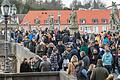 Trotz des grassierenden Coronavirus war die Alte Mainbrücke auch am vergangenen Samstag und Sonntag ein beliebter Treffpunkt für viele Würzburger und Touristen.