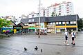 Stille zwischen den Hochhäusern: Der Place de Caen ist der zentrale Platz des Würzburger Stadtteils Heuchelhof.