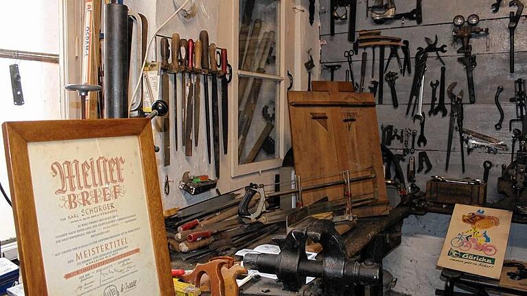 Werkzeuge aller Art: In der alten Schlosserei Schürger war noch viel an Handarbeit gefragt. Werkzeuge aller Art: In der alten Schlosserei Schürger war noch viel an Handarbeit gefragt.