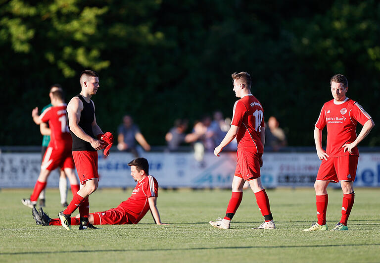 Enttäuschung bei den Spielern des TSV Güntersleben nach dem Abstieg.