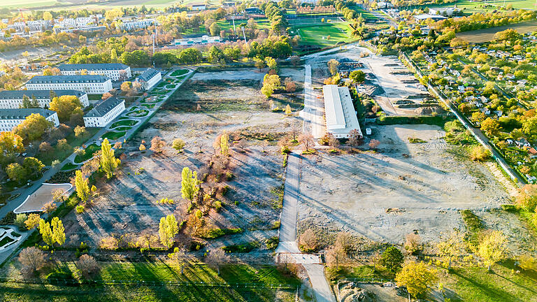 Das ehemalige Ledward-Kasernengelände in Schweinfurt, auf dem eine Landesgartenschau 2026 geplant war. Jetzt soll hier ein Bürgerpark in abgespeckter Form entstehen und die in der Mitte zu sehende, frühere Panzerhalle 237 zu einer Veranstaltungshalle umgebaut werden.