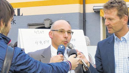 Im Mittelpunkt: Gemündens neuer Bürgermeister Jürgen Lippert auf dem Marktplatz.