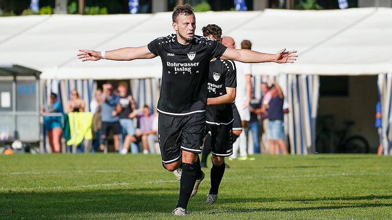 Leon Vollmuth jubelt über den Tor. Der TSV Unterpleichfeld möchte nach dem Abstieg aus der Landesliga eine Klasse tiefer in der Bezirksliga wieder Erfolge feiern. Leon Vollmuth jubelt über den Tor. Der TSV Unterpleichfeld möchte nach dem Abstieg aus der Landesliga eine Klasse tiefer in der Bezirksliga wieder Erfolge feiern.