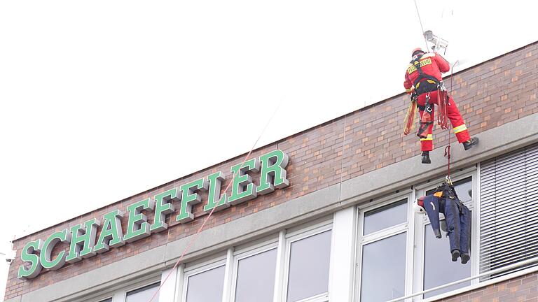 Höhenrettung am Schaeffler-Gebäude Höhenrettung am Schaeffler-Gebäude