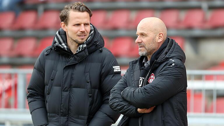 Gehen künftig getrennte Wege: Bernhard Trares (rechts) ist nicht mehr Trainer der Würzburger Kickers, Sportvorstand Sebastian Schuppan übernimmt zusammen mit Ralf Santelli. Gehen künftig getrennte Wege: Bernhard Trares (rechts) ist nicht mehr Trainer der Würzburger Kickers, Sportvorstand Sebastian Schuppan übernimmt zusammen mit Ralf Santelli.