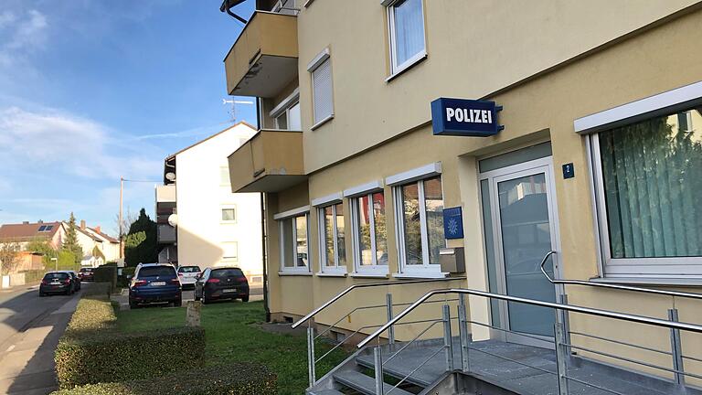 Die Polizeidienststelle Bad Königshofen ist seit 1959 in einem Wohnhaus untergebracht. Die Suche nach einem neuen Domizil hat begonnen. Die Polizeidienststelle Bad Königshofen ist seit 1959 in einem Wohnhaus untergebracht. Die Suche nach einem neuen Domizil hat begonnen.