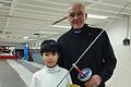 Das Foto zeigt: Turniersieger Daniel Zhang und Dipl.-Fechttrainer Henryk Fabian.