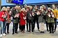 Gemeinsam verteilte die SPD Rosen am Schweinfurter Hauptbahnhof. Im Bild: SPD-Vorsitzende Marietta Eder, Hannah Scheuring, Landtagskandidat Stefan Rottmann, Christian Oeser, Marion Both, Holger Schmitt, MdB Markus Hümpfer, Roland Budz, Heike Joos, Stefan Adamski, Ute Eller und Jürgen Geist.