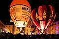 Zum ersten Mal seit 2018 glühten heuer wieder die Ballons im Innenhof des Würzburger Rathauses.