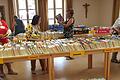 Einen Bücherflohmarkt organisierte die Bücherei Mariä Himmelfahrt in Bad Neustadt anlässlich des Pfarrfests.