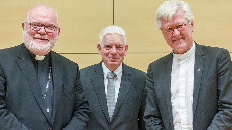 Josef Schuster mit Kardinal Reinhard Marx (links) und Landesbischof Heinrich Bedford-Strohm in Würzburg. Josef Schuster mit Kardinal Reinhard Marx (links) und Landesbischof Heinrich Bedford-Strohm in Würzburg.
