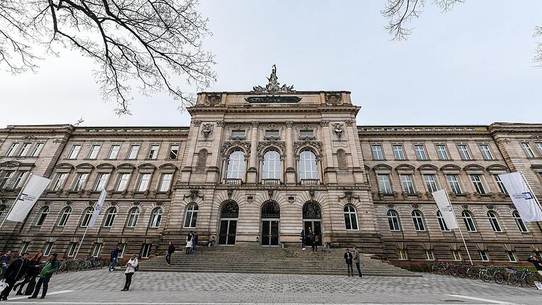 Vor 125 Jahren feierte die Neue Universität am Sanderring Eröffnung. Vor 125 Jahren feierte die Neue Universität am Sanderring Eröffnung.
