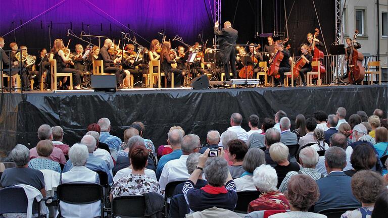 Die 5. Mellrichstädter Musiknacht stand am Sonntag unter dem Motto Operettenzauber. Die 5. Mellrichstädter Musiknacht stand am Sonntag unter dem Motto Operettenzauber.
