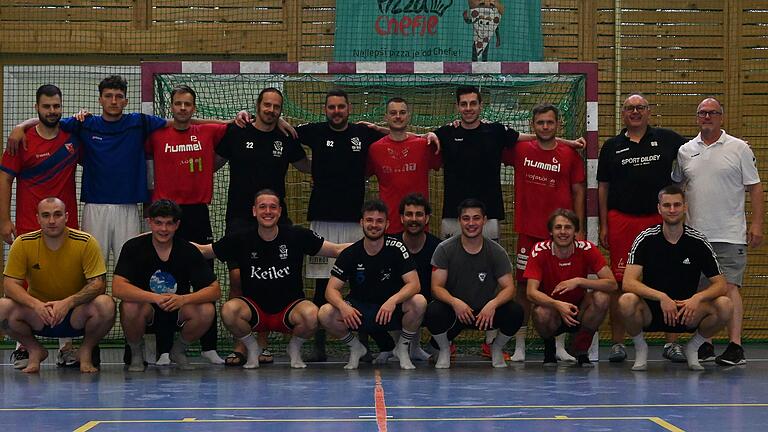 Das Handball-Team des TSV Lohr beim Trainingslager in Pilsen. Das Handball-Team des TSV Lohr beim Trainingslager in Pilsen.