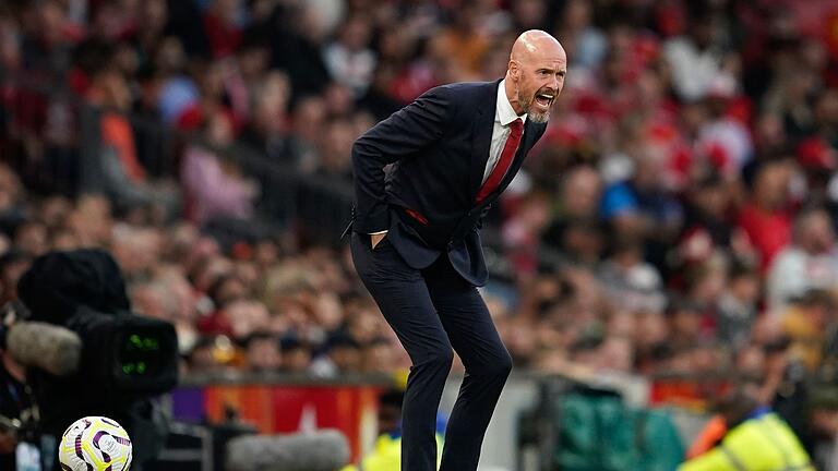 Manchester United - FC Fulham - Manchester Uniteds Cheftrainer Erik ten Hag feiert seinen ersten Saisonsieg. Manchester United - FC Fulham - Manchester Uniteds Cheftrainer Erik ten Hag feiert seinen ersten Saisonsieg.