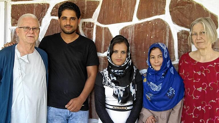 Freunde in der Fremde: Familie Schwittek mit dem Ofarin-Personal in der afghanischen Hauptstadt Kabul. Freunde in der Fremde: Familie Schwittek mit dem Ofarin-Personal in der afghanischen Hauptstadt Kabul.