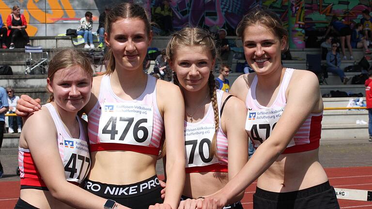 Der TSV Münnerstadt in der Besetzung (von links) Ricarda Schlereth, Lina Rössler, Anne Federlein und Emilia Zeitz gewann die 4x100-Meter-Staffel der Jugend U18 und freut sich jetzt auf die Bayerischen Meisterschaften.       -  Der TSV Münnerstadt in der Besetzung (von links) Ricarda Schlereth, Lina Rössler, Anne Federlein und Emilia Zeitz gewann die 4x100-Meter-Staffel der Jugend U18 und freut sich jetzt auf die Bayerischen Meisterschaften.