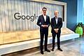 Hendrik Wüst und Google-Manager Kent Walker       -  NRW-Ministerpräsident Hendrik Wüst bei einer Reise durch Kalifornien an der Seite von Google-Manager Kent Walker im April 2024 - nun haben sie sich in Berlin wiedergetroffen.