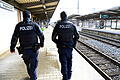 Kriminalität       -  In Bahnhofsbereichen in Augsburg ist in den meisten Fällen die Bundespolizei für die Ermittlungen zuständig. Am Hauptbahnhof ist die Zahl der Straftaten stabil.