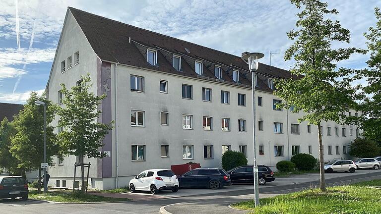 In diesem Haus in der Rottendorfer Straße in Würzburg wurde eine 25-Jährige in ihrer Wohnung überfallen und lebensgefährlich verletzt. In diesem Haus in der Rottendorfer Straße in Würzburg wurde eine 25-Jährige in ihrer Wohnung überfallen und lebensgefährlich verletzt.