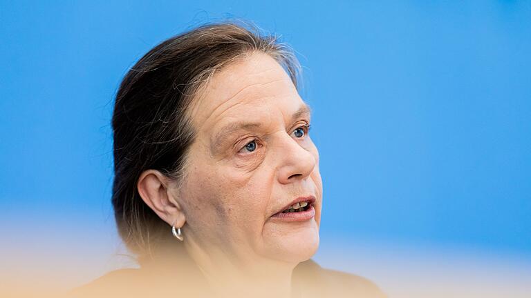 Präsidentin des Statistischen Bundesamtes       -  Ruth Brand, die Präsidentin des Statistischen Bundesamtes, gibt die Ergebnisse des Zensus 2022 bekannt.