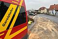 Die Feuerwehr Gerolzhofen musste am Freitag eine breite Kraftstoff-Spur in der Hauptstraße von Rügshofen abbinden.