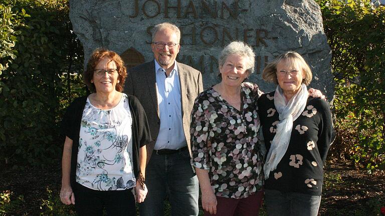 Christine Streib, Gerald Mackenrodt (Schulleiter), Irene Steinbach-Walte und Heike Plass (von links).