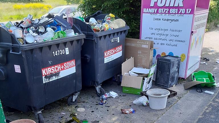 Viel Arbeit hat das Team des Bauhofs aktuell mit unsachgemäß abgeladenem Müll auf den städtischen Containerplätzen.