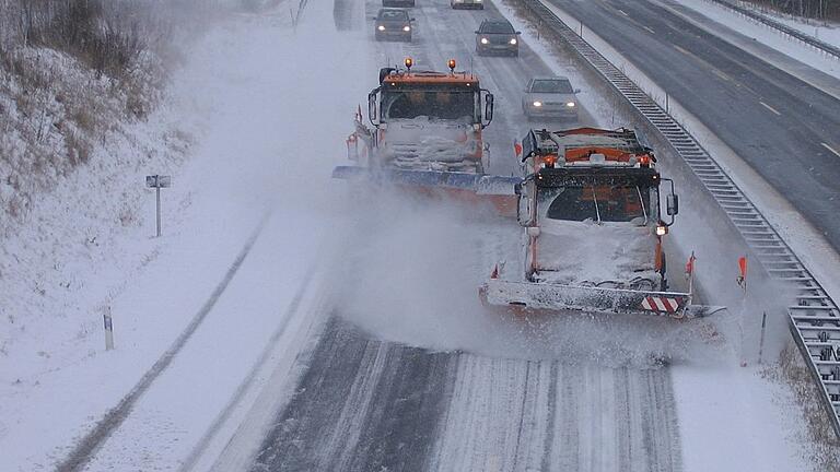 Früh zugeschlagen hat der Winter in diesem Jahr: Großeinsätze der Winterdienste waren die Folge. Früh zugeschlagen hat der Winter in diesem Jahr: Großeinsätze der Winterdienste waren die Folge.