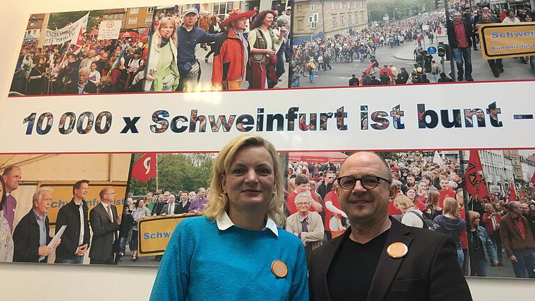 Setzen sich für ein friedliches, respektvoll miteinander umgehendes Schweinfurt ein: Marietta Eder und Frank Firsching vom Bündnis 'Schweinfurt ist bunt'.