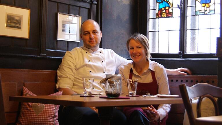 Christian und Stefanie Hippler in ihrem Restaurant Schuberts Wein und Wirtschaft in Bad Kissingen.       -  Christian und Stefanie Hippler in ihrem Restaurant Schuberts Wein und Wirtschaft in Bad Kissingen.