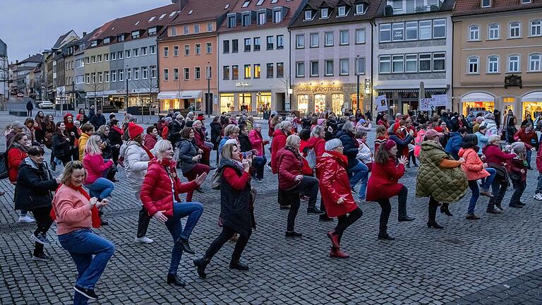 Die Tanzschritte spiegelten den Text des Songs 'Break the Chain' wider, der jedes Jahr bei der Protestaktion zum Einsatz kommt.