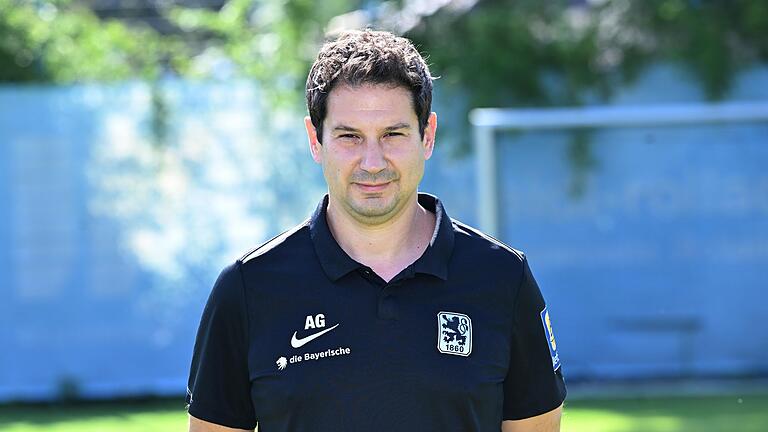 Fototermin beim TSV 1860 München       -  Niederlage bei der Generalprobe: 1860-Coach-Argirios Giannikis.