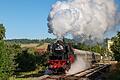 Der Verein&nbsp;Eisenbahn-Nostalgiefahrten-Bebra plant am 9. Mai eine Fahrt von Würzburg nach Nördlingen mit dieser Dampflok und den angehängten Reisezugwagen.