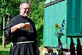 Er ist davon überzeugt, dass der Weg zum Himmel an einem Biergarten vorbeiführt: Bruder Tobias Matheis vom Kloster Schönau bei Gemünden.