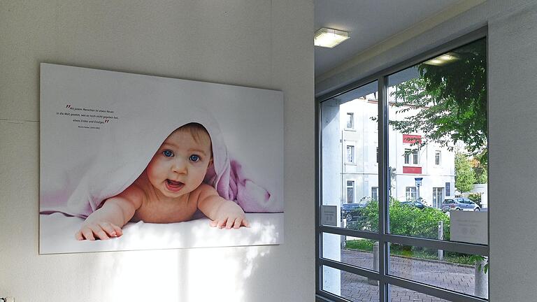 Die Wochenstation der Geburtshilfe am Krankenhaus St. Josef. Wie jetzt bekannt wurde, wird das Krankenhaus seine Entbindungsstation im nächsten Jahr schließen.