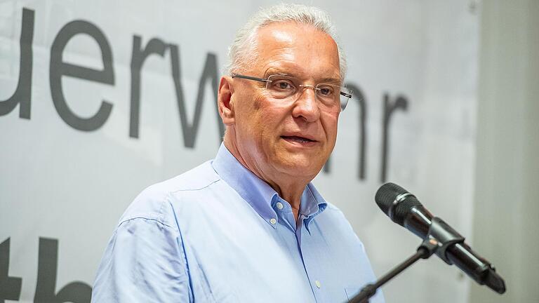 Zum Blaulichtstammtisch der CSU im Landtagswahlkampf kam der bayerische Innenminister Joachim Herrmann nach Röthlein. Zum Blaulichtstammtisch der CSU im Landtagswahlkampf kam der bayerische Innenminister Joachim Herrmann nach Röthlein.