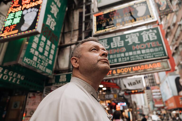 Großmeister einer halbvergessenen, 'sanften' Kampfkunst: Der Bamberger Andreas Hoffmann ist für einen Dokumentarfilm nach Hongkong zurückgekehrt. Großmeister einer halbvergessenen, 'sanften' Kampfkunst: Der Bamberger Andreas Hoffmann ist für einen Dokumentarfilm nach Hongkong zurückgekehrt.
