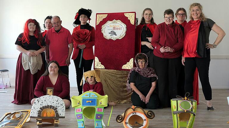 Das inklusive Theaterstück 'Die Schöne und das Biest' feiert bald in Hohenroth Premiere.