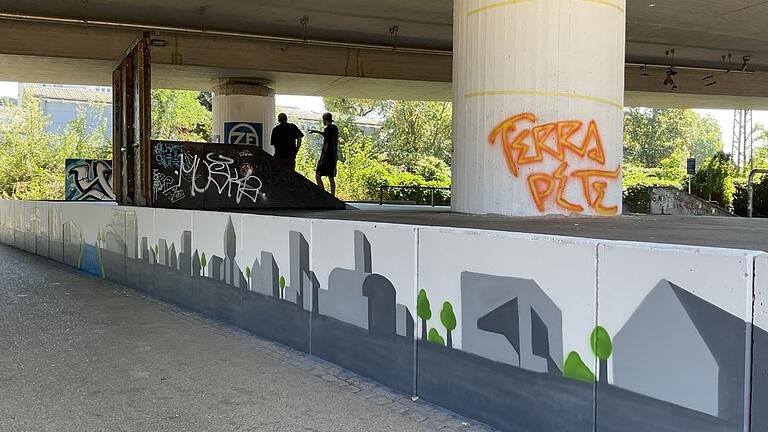Das neue Graffiti am Schweinfurter Skatepark: eine Spiegelung der Stadt. Das neue Graffiti am Schweinfurter Skatepark: eine Spiegelung der Stadt.