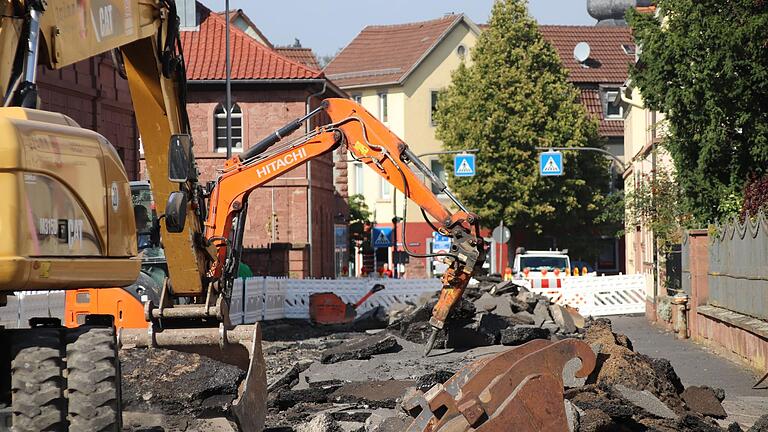 Wenn die Würzburger Straße saniert ist, soll sie die nächsten Jahrzehnte halten. Wenn die Würzburger Straße saniert ist, soll sie die nächsten Jahrzehnte halten. 