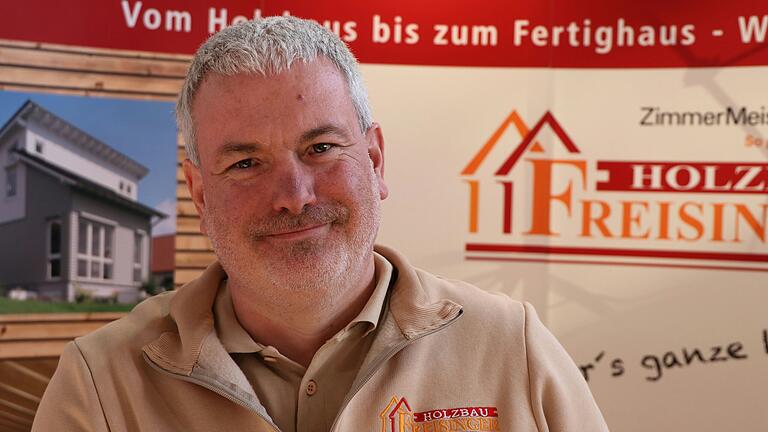 Thomas Freisinger ist Geschäftsführer bei Holzbau Freisinger aus Erlenbach. Er sorgt sich, dass die Baupreise weiter steigen.