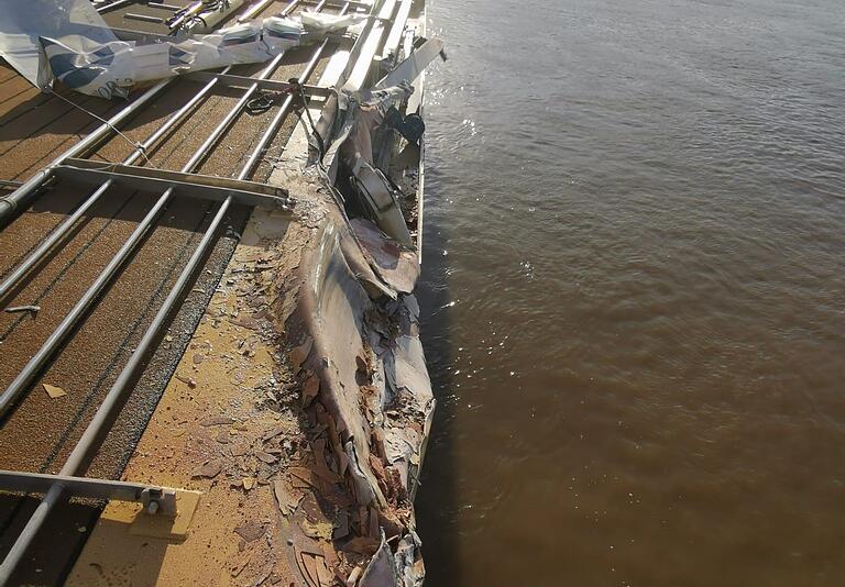 Erst Ende Dezember ist ein Schiff an der Alten Mainbrücke in Marktheidenfeld hängengeblieben und hat deutliche Schäden davongetragen. Klaus Ludorf kritisiert unter anderem, dass die Vorfälle fast nie öffentlich gemacht werden.