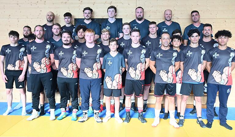 Der TV Unterdürrbach startet in die neue Bayernliga-Saison. Hintere Reihe (von links): Ion Bondarenco, Gheorge Catranji, Kevin Deener, Vadym Tatarchenko, Tobias Glufke, Julian Hemmerich, Martin Philipp. Mitte: Marcel Streidle, Daniel Hoepstein, Dominik Fleischmann, Ruben Aichele, Matthias Bedel, Steffen Fischer, Yakkhoub Ajjo, Silvio Bauer. Vorne: Khizir Dasahev, Zelimhan Movsurov, Timo Hoepstein, Pascal Hartung, Gianni Giuca, Lennox Adam, Markus Bedel, Thorsten Hemmerich, Amin Ajjo und Bibulat Movsurov. Der TV Unterdürrbach startet in die neue Bayernliga-Saison. Hintere Reihe (von links): Ion Bondarenco, Gheorge Catranji, Kevin Deener, Vadym Tatarchenko, Tobias Glufke, Julian Hemmerich, Martin Philipp. Mitte: Marcel Streidle, Daniel Hoepstein, Dominik Fleischmann, Ruben Aichele, Matthias Bedel, Steffen Fischer, Yakkhoub Ajjo, Silvio Bauer. Vorne: Khizir Dasahev, Zelimhan Movsurov, Timo Hoepstein, Pascal Hartung, Gianni Giuca, Lennox Adam, Markus Bedel, Thorsten Hemmerich, Amin Ajjo und Bibulat Movsurov.