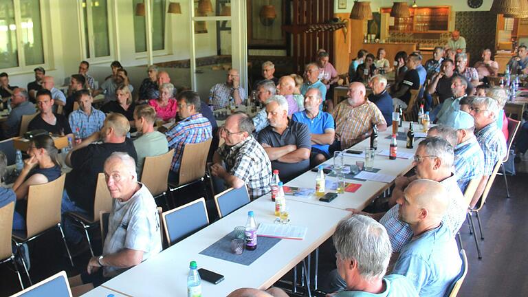 Für ein volles Haus sorgte das Thema Photovoltaik in der Gemeinde Oberschwarzach. Für ein volles Haus sorgte das Thema Photovoltaik in der Gemeinde Oberschwarzach.