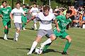 Noah Vasilev (links) vom FC Geesdorf behauptet den Ball im Landkreisderby der Fußball-Bayernliga Nord vor Ferdinand Hansel vom TSV Abtswind. Beide Mannschaften trafen in dieser Saison bereits zweimal aufeinander, die Szene ergab sich im Hinspiel in Abtswind.