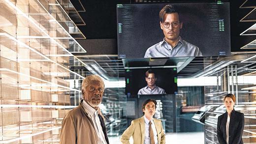 &bdquo;Transcendence&ldquo;: Morgan Freeman, Cillian Murphy und Rebecca Hall bestaunen die Maschine, in die Gehirn und Bewusstsein des von Johnny Depp gespielten Forschers Will Caster eingepflanzt wurden.