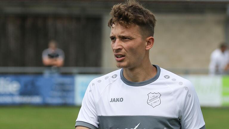 Bei der SpVgg SV Weiden unterlagen Spielertrainer Jannik Feidel (im Bild) und seine Mannschaft mit 0:4. Weiterhin wartet der Aufsteiger aus dem Landkreis Kitzingen auf seinen ersten Sieg in der Fußball-Bayernliga.