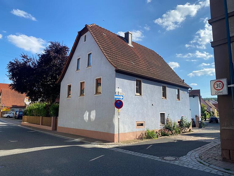 Das ehemalige Wohnhaus von Gustav Steigerwald in der Hauptstraße von Wiesenfeld, gegenüber vom ehemaligen Rathaus. Das ehemalige Wohnhaus von Gustav Steigerwald in der Hauptstraße von Wiesenfeld, gegenüber vom ehemaligen Rathaus.